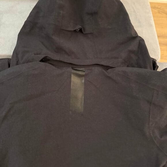 Helly Hansen Men's Juniper 3.0 H2Flow Life Pocket™ Insulated Ski Jacket - Picture 3 of 3